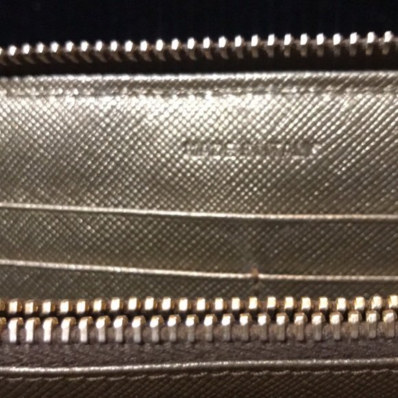 Prada wallet brown with gold trim. - Picture 4 of 8